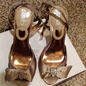 Charles David Bronze heels